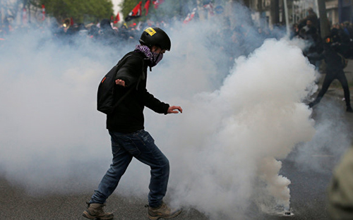 Pháp: Hàng trăm người bị bắt sau khi ông Macron đắc cử