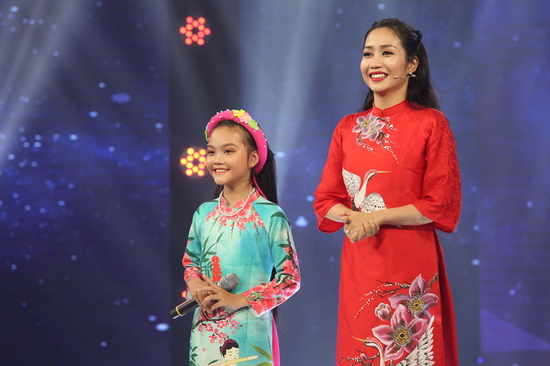Năm 2015, NSND Hồng Lựu đã nhận ra tài năng của Quỳnh Như qua các clip hát trên Youtube và nhận cô bé vào lớp đào tạo các tài năng triển vọng. Bên cạnh đó, tại Liên hoan dân ca Ví, Giặm Nghệ Tĩnh năm 2016, Quỳnh Như đã tham gia và xuất sắc giành giải nhì.