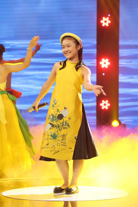 Cũng sở hữu tài năng thiên phú từ khi còn rất bé. Năm lên 2 tuổi, Linh Phương đã có thể hát nghêu ngao khi được bố cho nghe nhạc Xuân Mai. Tuy còn ngọng nghịu nhưng Linh Phương rất thích hát nên đã được bố tập hát cho từ đó.Tuy không được đào tạo chuyên nghiệp nhưng Linh Phương đã có kinh nghiệm đi hát nhiều nơi và đã đạt các giải đáng ngưỡng mộ về ca hát và đan piano. Linh Phương chia sẻ em có sở trường là nhạc Dân ca đương đại, nhạc Pop, Ballad.