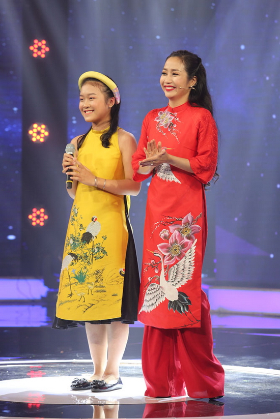 Ở vòng Thể Hiện vừa qua, Linh Phương - đối thủ “nặng kí” của Quỳnh Như đã mang đến rất nhiều bất ngờ cho khán giả với ca khúc Mái đình làng biển. Trong bộ áo dài miền Bắc cách tân, cô bé tự tin khoe giọng hát âm vực rộng. Giữa bài hát, Linh Phương còn thể hiện một câu hò Bắc bộ khiến Ban giám khảo bất ngờ. Giám khảo Cẩm Ly nhận xétLinh Phương đã khẳng định được tài năng và có chất giọng tốt, nổi bật trong dàn thí sinh. Tiếp đó, NSND Thu Hiền nhận định rằng qua nhiều vòng Linh Phương đã chứng tỏ được mình một ngôi sao trong tương lai.