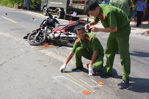 Hai xe máy tông nhau, 4 người chết