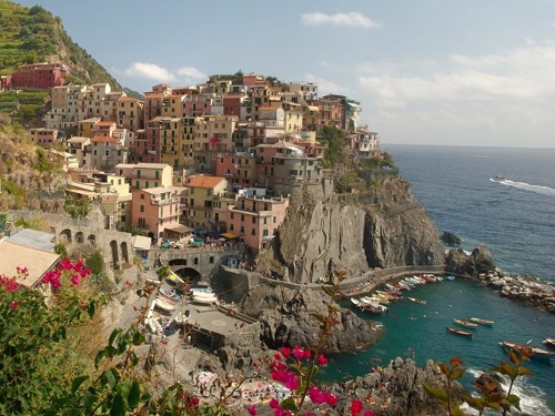 Italy cũng là đất nước có nền kinh tế phát triển và có tới 1.132.000 triệu phú. Mức tài sản trung bình của mỗi người trưởng thành ở nước này là 104.105 USD.