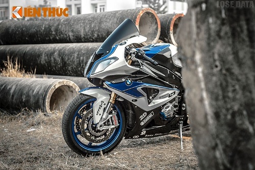 BMW HP4 có thiết kế bên ngoài không có nhiều khác biệt so với 