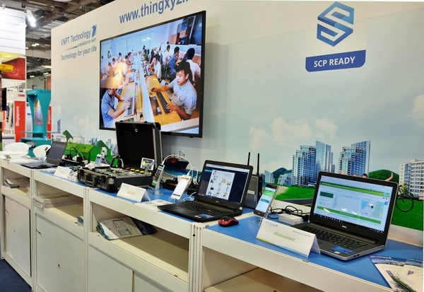 VNPT Technology mang đến triển lãm Communic Asia 2017 nền tảng “kết nối vạn vật” Smart Connected Platform (SCP) được chuẩn hóa và chia sẻ rộng rãi tại website: thingxyz.net. Trên thực tế, VNPT Technology đã triển khai ứng dụng cho các ngành dọc khác nhau tại Việt Nam như Quản lý trong giao thông vận tải, trong nông nghiệp, môi trường, ngôi nhà thông minh, theo dõi và chăm sóc sức khỏe trong y tế, vận hành và giám sát trong nhà máy.