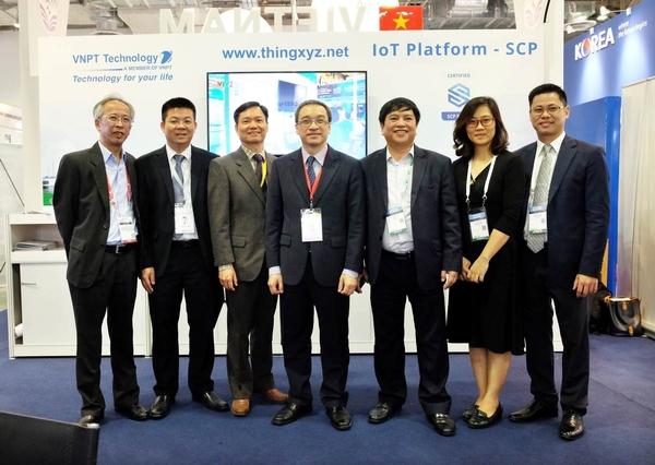 Ngoài hoạt động triển lãm, đại diện VNPT Technology cũng tham dự Hội nghị về lĩnh vực công nghệ thông tin và truyền thông trong khuôn khổ sự kiện CommunicAsia 2017 nhằm học hỏi và trau dồi thêm các xu hướng công nghệ mới trên thế giới, cập nhật tiến trình cuộc cách mạng công nghiệp 4.0. Sự kiện có sự tham gia của các Bộ trưởng và Lãnh đạo cấp cao trong lĩnh vực Công nghệ thông tin và truyền thông các nước Châu Á.