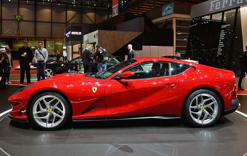 Đến thời điểm này, giá bán của 812 Superfast vẫn chưa được Ferrari công công.