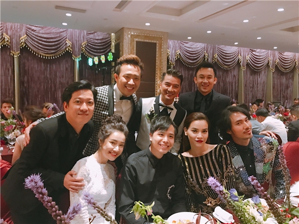 Trong buổi Đàm Vĩnh Hưng cùng Dương Triệu Vũ xuất hiện và cùng hát song ca bài Tháng sáu trời mưa, sau đó họ ôn lại kỷ niệm của những ngày đầu quen nhau cùng với những khó khăn thử thách trong cuộc sống để giữ gìn một tình bạn cho đến ngày hôm nay.