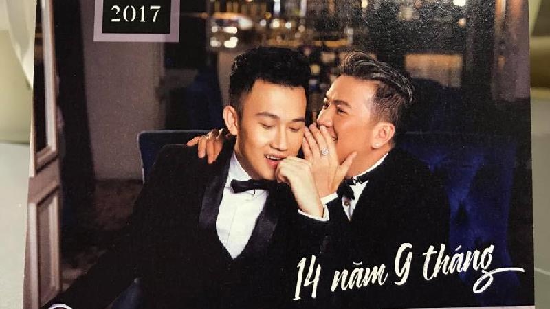 Câu chuyện về “đám cưới” của Đàm Vĩnh Hưng và Dương Triệu Vũ có thể sẽ được đồn đoán và suy diễn theo nhiều hướng khác nhau, nhưng với những gì diễn ra vào tối 14.5 thì chỉ đơn thuần là một buổi tiệc kỷ niệm 14 năm 9 tháng ngày quen biết nhau của đôi bạn Đàm Vĩnh Hưng – Dương Triệu Vũ mà thôi.