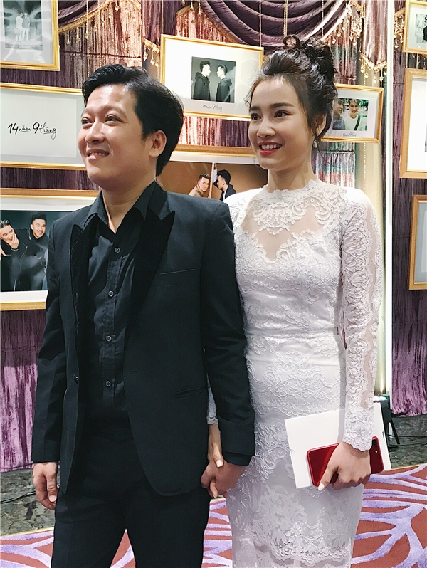 Trường Giang tay trong tay tình tứ với Nhã Phương