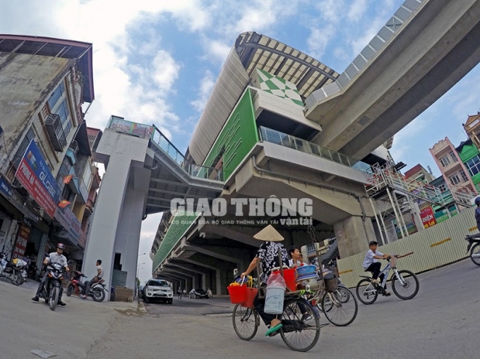 Tuyến Cát Linh - Hà Đông là một trong những tuyến đường huyết mạch chạy theo hướng Đông Bắc - Tây Nam, xuyên qua 3 quận Đống Đa, Thanh Xuân, Hà Đông. 