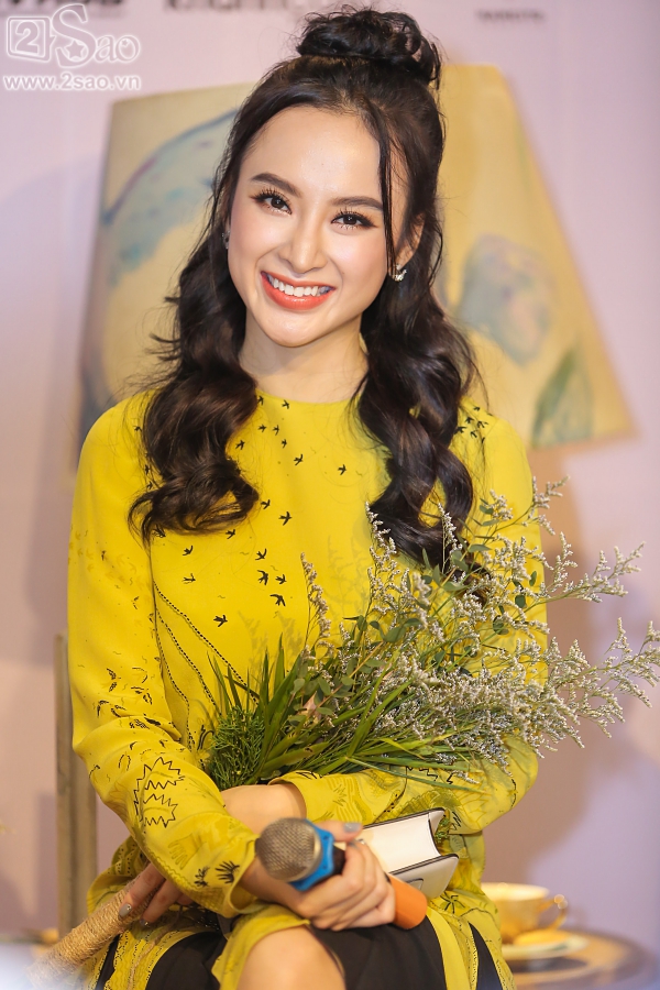 Angela Phương Trinh tại buổi họp báo ra mắt 