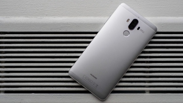 Với những thông số camera ấn tượng, tất cả giúp cho Huawei Mate 9 có khả năng tạo ra những bức ảnh bokeh cùng khả năng chụp ảnh trong điều kiện ánh sáng yếu rất tốt. Đặc biệt mức giá thấp hơn đáng kể so với đối thủ, hiện phiên bản RAM 4GB và bộ nhớ trong 64GB có giá khoảng 10 triệu. 
