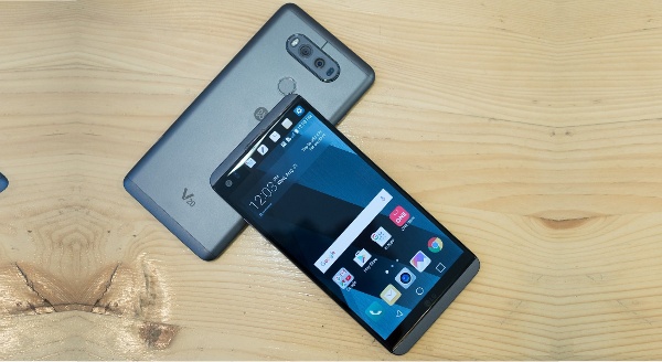 Ngoài ra camera của LG V20 còn tích hợp công nghệ OIS tiên tiến, tự động lấy nét laser, đèn flash LED kép, hỗ trợ video 4K cùng khả năng ghi âm chất lượng cao mà ít đối thủ nào có được. Nhìn chung, LG V20 là chiếc điện thoại tốt dành cho những người dùng cần tìm một thiết bị sở hữu tính năng camera kép cùng khả năng ghi âm chất lượng cao. 