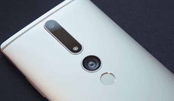 Khi ra mắt Lenovo Phab 2 Pro được nhắc nhiều đến khi là chiếc điện thoại đầu tiên trên thế giới được tích hợp cộng nghệ Goolge Tango giúp người dùng có thể trải nghiệm tương tác thực tế ảo mới mẻ. 