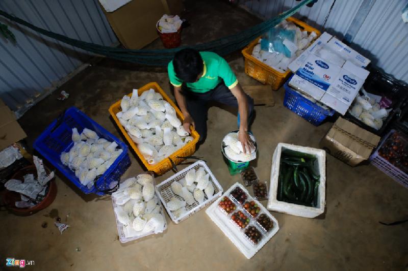 Anh Định chia sẻ, hiện nay 70% dưa được anh bán sỉ, còn lại bán lẻ cho khách du lịch, người dân địa phương có nhu cầu. Dưa mini của anh đã có mặt ở một số siêu thị ở miền Bắc và có kế hoạch xuất khẩu qua Australia trong thời gian tới.
