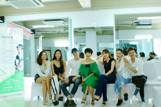 Chia sẻ về lí do lựa chọn lớp học dành cho mẫu nhí để “xông đất” khai giảng cho học viện của mình, Xuân Lan cho biết: “Trái tim tôi luôn thổn thức khi dõi theo những bước chân của các bé. Những sải bước non nớt, hồn nhiên nhưng tràn đầy sức sống, sự tự tin rất thơ ngây và truyền cảm hứng cho tất cả khán giả ngồi xem. Với tôi, việc giúp cho các bé có cơ hội sải bước trên sàn catwalk không chỉ đơn thuần là đánh thức những tài năng nhí của nghề mẫu, mà còn giúp các con có được sự tự tin, ý thức được về bản thân, đồng thời góp phần tuyên truyền những thông điệp sống tích cực, bảo vệ trẻ em khỏi những tệ nạn như ấu dâm, buôn bán trẻ em, bạo hành học đường.”