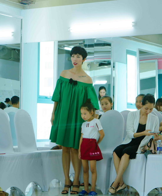 Xuân Lan chia sẻ: “Cái tôi mong muốn không chỉ là đem đến kĩ năng giúp các em trình diễn trên sàn catwalk, mà quan trọng chính là sự tự tin vào những sải bước của chính mình, ý thức về bản thân, khai phá những tiềm năng và học cách hiểu hơn về bản thân của mình ngay khi còn bé. Sau buổi khai giảng lớp mẫu nhí đầu tiên tại Hà Nội, chúng tôi dự kiến sẽ tiếp tục khai giảng lớp mẫu nhí tại TP.HCM và các lớp đào tạo dành cho người mẫu trẻ.”