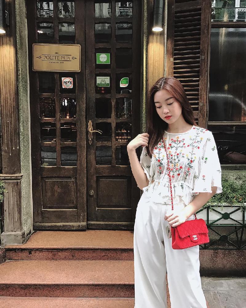 Hoa hậu Mỹ Linh xuống phố 