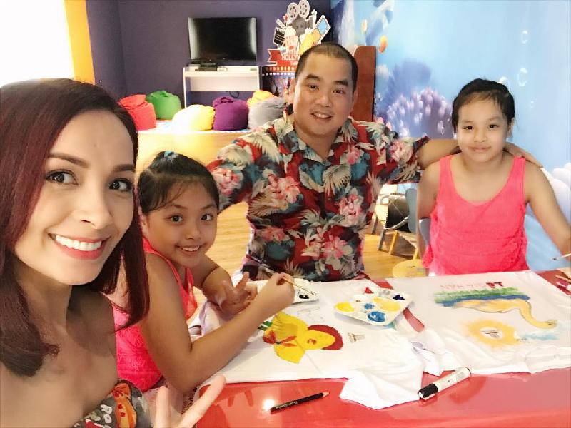 Gia đình Thúy Hạnh đi vui chơi cùng nhau