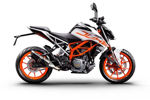 Giá: 5.299 USD  (120 triệu đồng)  Những nâng cấp cho phiên bản năm 2017 bao gồm một hệ thống treo cải tiến, phanh lớn hơn, ghế cao, và một số phong cách thể thao. KTM Duke 390 sử dụng động cơ xy-lanh đơn, làm mát bằng dung dịch, phun nhiên liệu trực tiếp, dung tích 373,2 cc. Động cơ có sự hỗ trợ của công nghệ chống trượt bánh khi dồn số gấp Slipper Clutch.  Đồng hành với hộp số 6 cấp, động cơ tạo ra công suất tối đa 43,5 mã lực tại 5.000 rpm và mô-men xoắn cực đại 37 Nm tại 7.000 rpm.