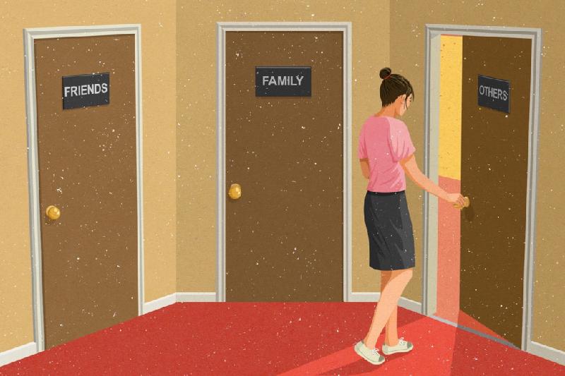 14 bức tranh lột tả mảng tối của xã hội hiện đại hình ảnh 7 Khi gặp khó khăn hay cần lời khuyên nhủ, nhiều người không tìm đến bạn bè hay gia đình mà lại tin tưởng vào những mối quan hệ khác.