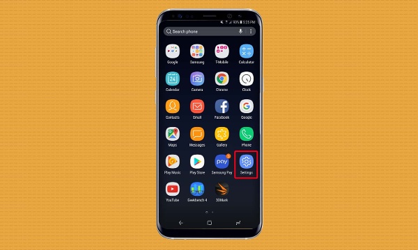 Từ trên màn hình Home của điện thoại Galaxy S8, bấm biểu tượng Settings để truy cập vào các thiết lập của thiết bị.