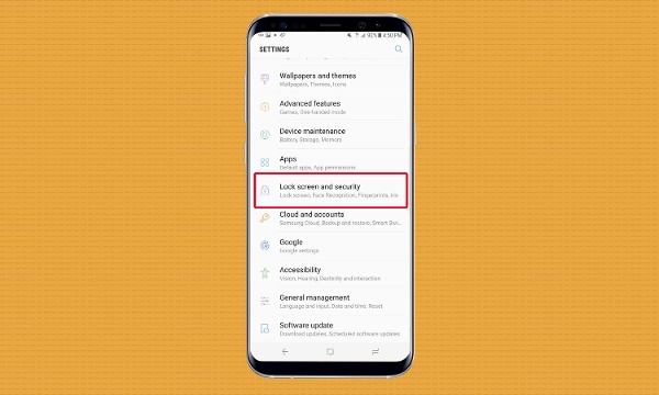 Trong cửa sổ Settings xuất hiện, di chuyển xuống phía dưới và bấm chọn Lock Screen and Security.