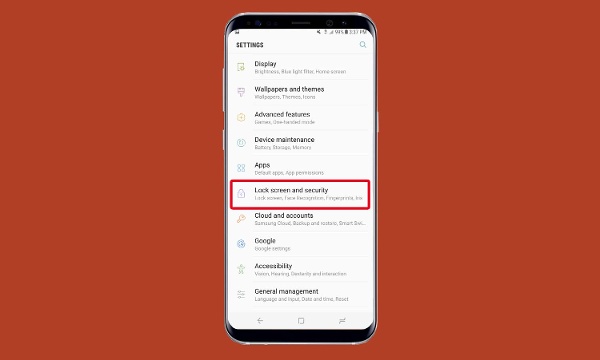 Trong cửa sổ Settings xuất hiện, di chuyển xuống phía dưới và bấm chọn Lock Screen and Security.