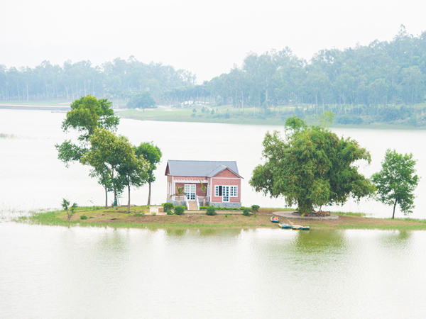  Nơi đây nổi tiếng với phong cảnh hữu tình và khí hậu trong lành, mát mẻ. 