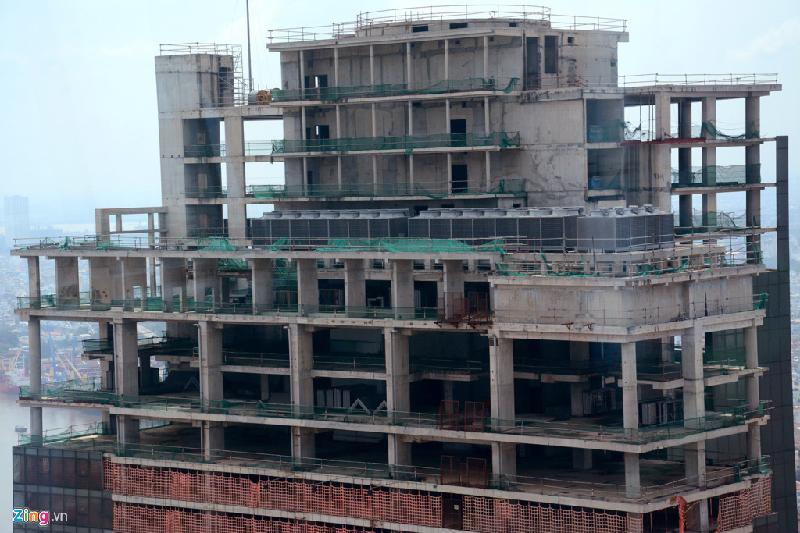 Công trình với một tòa tháp đôi gồm 5 tầng hầm và 41 tầng cao, trong đó gồm khu bán lẻ, khu văn phòng hạng A và 133 căn hộ cao cấp ó phủ bụi từ năm 2011 đến nay.