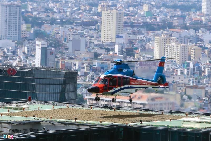 Hợp đồng cũng đồng thời mở rộng khai thác từ bãi đáp Times Square và sân bay Tân Sơn Nhất đi các điểm khác ở khu vực phía Nam. Được biết ngoài bãi đáp này, hiện TP.HCM có khoảng 10 sân đậu trực thăng trên các tòa nhà cao tầng như tòa tháp Bitexco, khách sạn Tân Sơn Nhất Sài Gòn, Trung tâm thương mại Diamond Plaza...