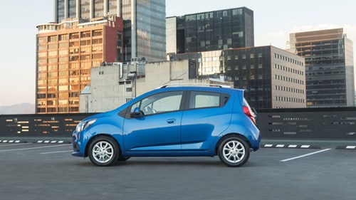 Chevrolet Beat phiên bản 2018 vẫn được phát triển dựa trên cơ sở gầm bệ giống phiên bản cũ của hãng trước đây. Tuy nhiên, Chevrolet Beat 2018 lại được thay đổi kích thước cơ bản với chiều dài tổng thể 3.635 mm, rộng 1.597 mm, cao 1.522 mm và chiều dài cơ sở 2.375 mm. 