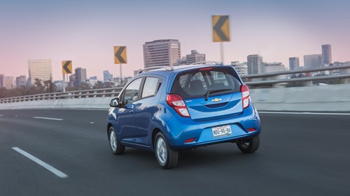 Động cơ của Chevrolet Beat 2018 là loại máy xăng MFI 4 xy-lanh, dung tích 1,2 lít, sản sinh công suất tối đa 81 mã lực tại vòng tua máy 6.400 vòng/phút và mô-men xoắn cực đại 104 Nm tại vòng tua máy 4.800 vòng/phút. Động cơ không thay đổi thông số so với trước và kết hợp cùng hộp số sàn 5 cấp tiêu chuẩn.