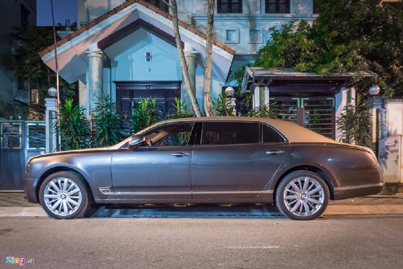 Bentley Mulsanne EWB 2017 đầu tiên về Việt Nam được trang bị động cơ V8 6,75 lít, công suất tối đa 505 mã lực, mô-men xoắn cực đại 1.020 Nm, hộp số tự động 8 cấp. Xe có khả năng tăng tốc 0–100 km/h trong 5,5 giây, trước khi đạt tốc độ tối đa 296 km/h.