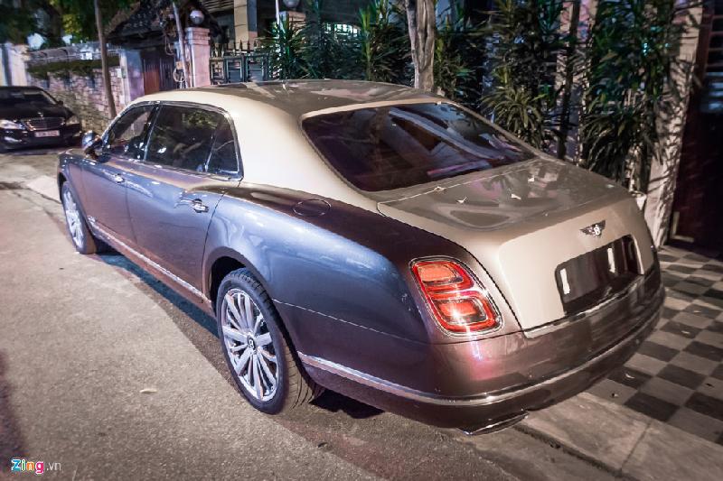 Mulsanne 2017 mang âm hưởng thiết kế mới của Bentley. Thân xe có nhiều chi tiết được thiết kế cách điệu từ chữ B như hốc gió trước, cụm đèn hậu hay khe gió bên sườn xe.