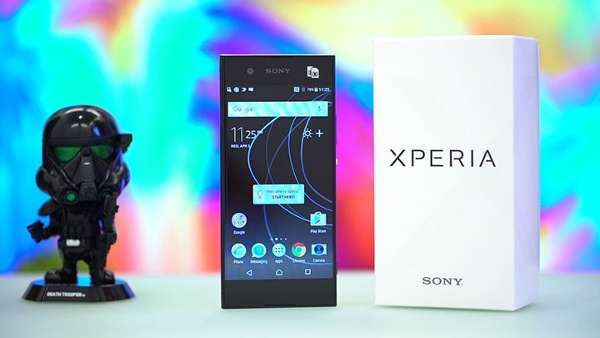 Sony Xperia XA1 chính là bản nâng cấp và là model tiếp nối thành công của người tiền nhiệm Xperia XA. Máy vẫn sở hữu vẻ ngoài sang trọng, vuông vắn, nam tính với toàn bộ khung bằng kim loại cứng cáp, nó được bo cong để cầm không bị cấn tay.