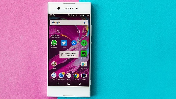 Sony tiếp tục gắn bó với bộ vi xử lý của MediaTek trên các thiết bị tầm trung, vì vậy XA1 sử dụng vi xử lý MediaTek Helio P20 tám nhân, đồ họa Mali-T880MP2, RAM 3GB và bộ nhớ trong 32GB (hỗ trợ khe microSD tối đa 256GB).
