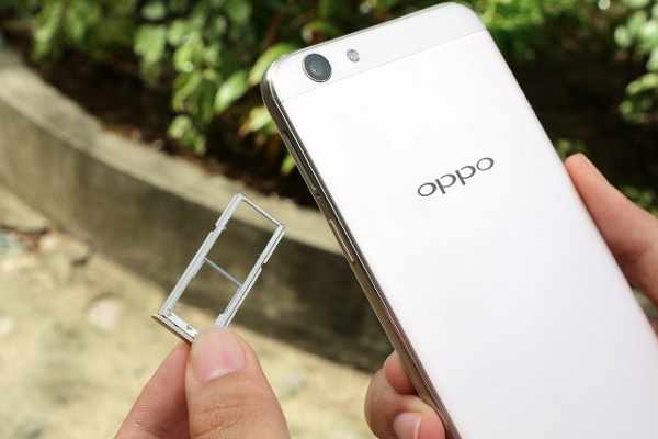 Với những phản ứng tích cực của người dùng về khả năng chụp hình trên chiếc Oppo F1s, nhất là khả năng chụp ảnh selfie nên không có gì lạ khi Oppo tiếp tục bê nguyên tính năng camera lên chiếc F3 Lite.