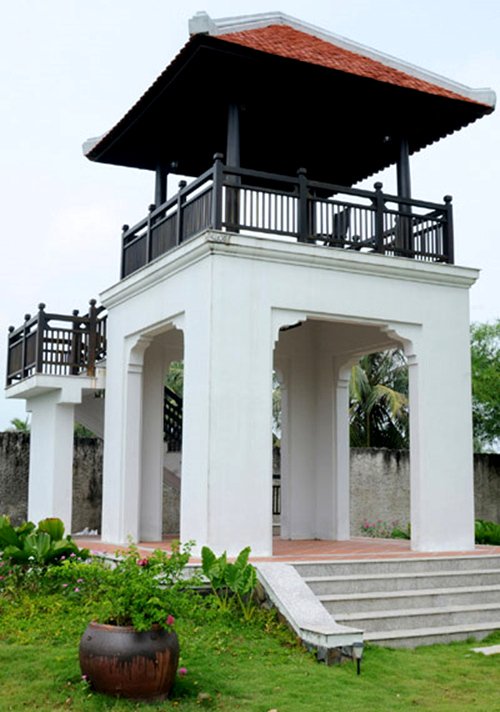 Thu Hương, sao Việt Ông xã Thu Hương chủ trương tạo ra một không gian phảng phất hồn quê, đậm chất Việt với chạm trổ phong cách nhà rường Huế làm chủ đạo. Nhưng đồng thời thiết kế sao cho hiện đại, khoáng đạt và có tính ứng dụng cao.