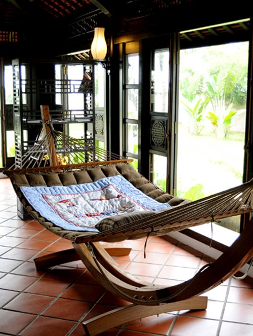 Thu Hương, sao Việt Vật dụng trong nhà mang đậm màu sắc cung đình Huế, trang nhã lại tinh tế.