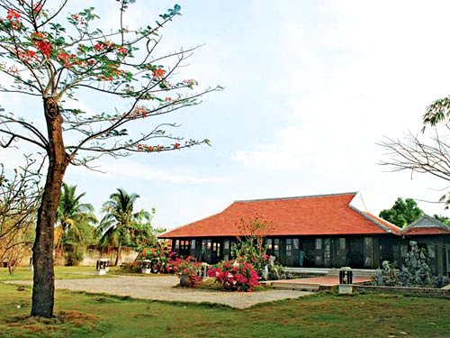 Thu Hương, sao Việt Đứng từ đài nghinh phong có thể thấy toàn bộ khung cảnh rộng lớn của khu nhà.