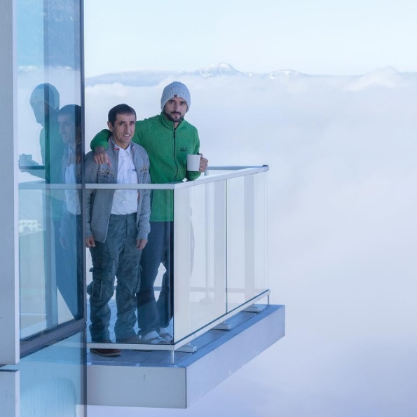 Cuộc sống nằm mơ cũng khó thấy của Thái tử Dubai hình ảnh 6 Thái tử có nhiều hoạt động thú vị như ngắm mây từ một tòa cao ốc ở Canada... Ảnh: Faz3/Instagram.