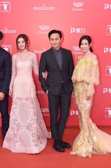 Thái Trác Nghiên, Trương Trí Lâm và Xa Thi Mạn. Trương Trí Lâm cùng Xa Thi Mạn từng vướng tin đồn ngoại tình. Cũng vì lời đồn này, hai người có giai đoạn né tránh nhau trong các sự kiện chung.
