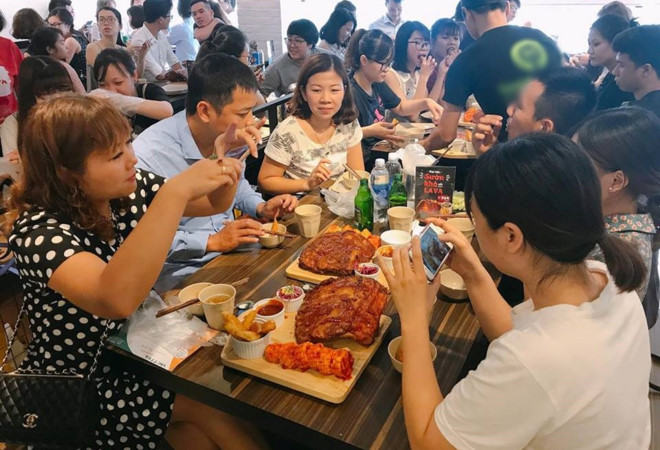 Màn trình diễn phục vụ món ăn kéo dài trong 2 phút.
