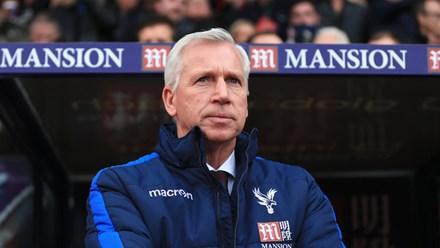 Alan Pardew, 55 tuổi, Crystal Palace. Thành tích nổi bật: hai ngôi á quân Cup FA, HLV hay nhất Ngoại hạng Anh mùa 2011-12.