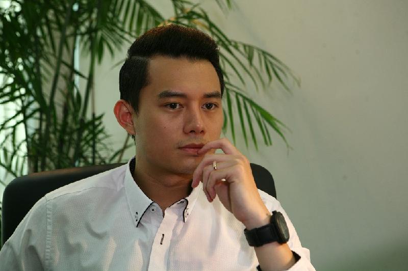 Anh Dũng: Nam diễn viên từng tham gia một vài dự án phim truyền hình nhưng cũng chỉ thực sự được công chúng nhớ mặt khi xuất hiện trong Sống chung với mẹ chồng. Vai Thanh - một người đàn ông nhu nhược, thiếu quyết đoán, vũ phu - của Anh Dũng gây