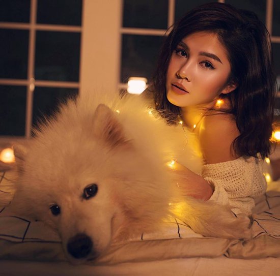 Trái với một Lê Thảo dễ thương trên màn ảnh, Thu Hoài nổi bật với vẻ đẹp gợi cảm, sắc sảo.