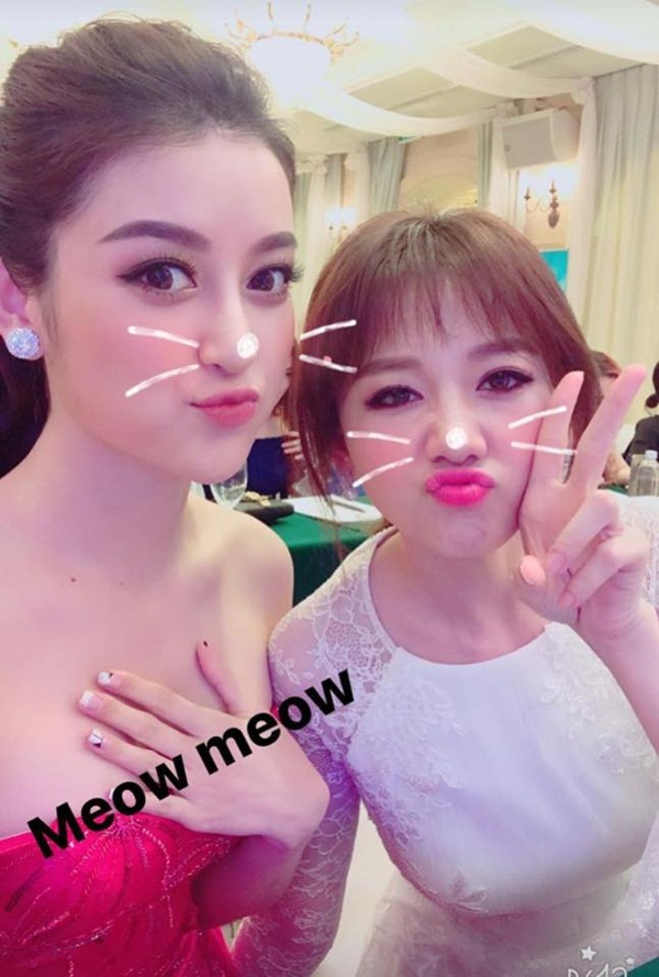 Dù hơn Huyền My 10 tuổi nhưng Hari Won vẫn trẻ trung, xinh đẹp không kém đàn em khi đọ sắc. 