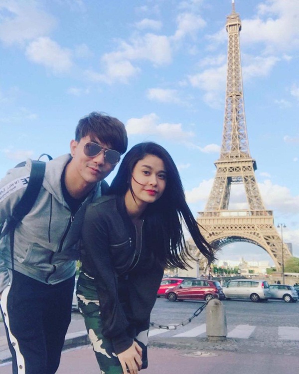 Giữa tâm bão ly hôn, Tim và Trương Quỳnh Anh vẫn bên nhau tình tứ đi du hí nước Pháp.