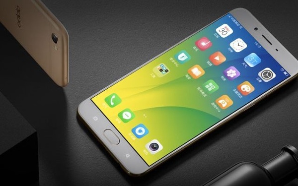 Điểm nhấn trên Oppo F3 Plus chính là khả năng chụp ảnh selfie. Máy được trang bị hệ thống camera selfie kép, cảm biến kích thước lớn 1/3 inch. Bao gồm một camera độ phân giải 16MP khẩu độ f/2.0 để chụp góc cận và camera còn lại độ phân giải 8MP khẩu độ f/2.4 để chụp góc rộng, phù hợp để selfie phong cảnh, selfie nhóm mà không cần dùng đến các phụ kiện như gậy tự sướng.